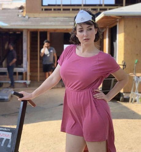 milana vayntrub sexy|Milana Vayntrub’s Hottest Instagram Pics: No Laughing Matter!.